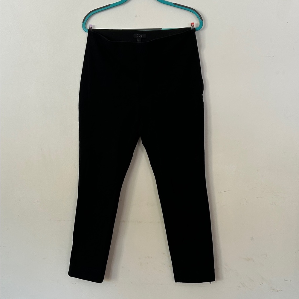 COS Black pants with 3 zippers and stretch